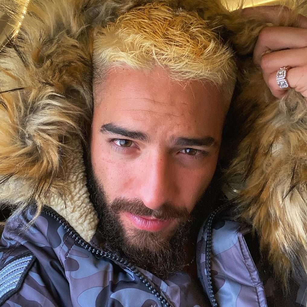 Maluma blonde hair selfie