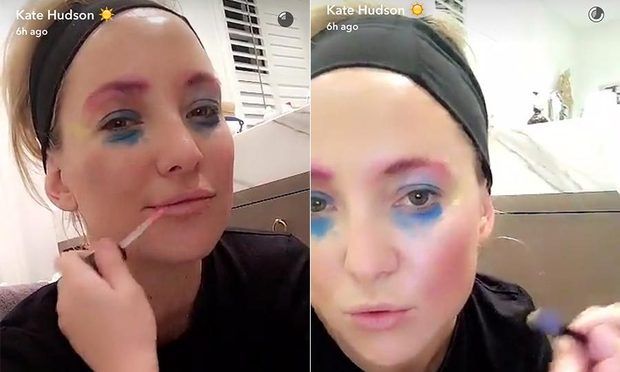 The actress allowed her youngest son to paint her face in bright colors.
<br>Photo: Snapchat/KHudSnaps
