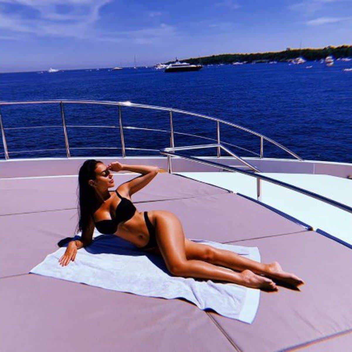 georgina-bikini