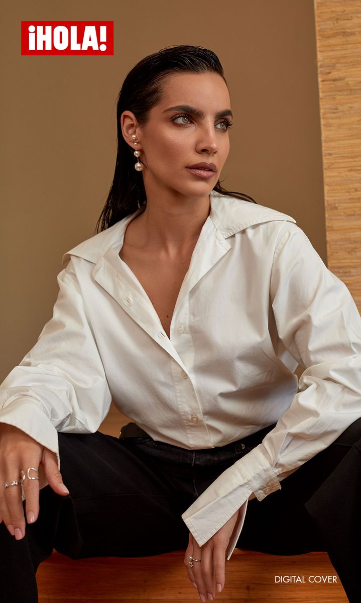Photographer: Esteban Calderón | Stylist: Rafael Linares | Hair: Aviva Jansen Perea | Makeup: Carola González | Pants: Xirena | Belt: Ama | Shirt: Posse | Earrings, Rings: Lilou 