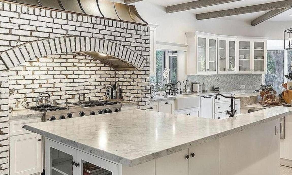 Selena Gomez buys Tom Petty mansion