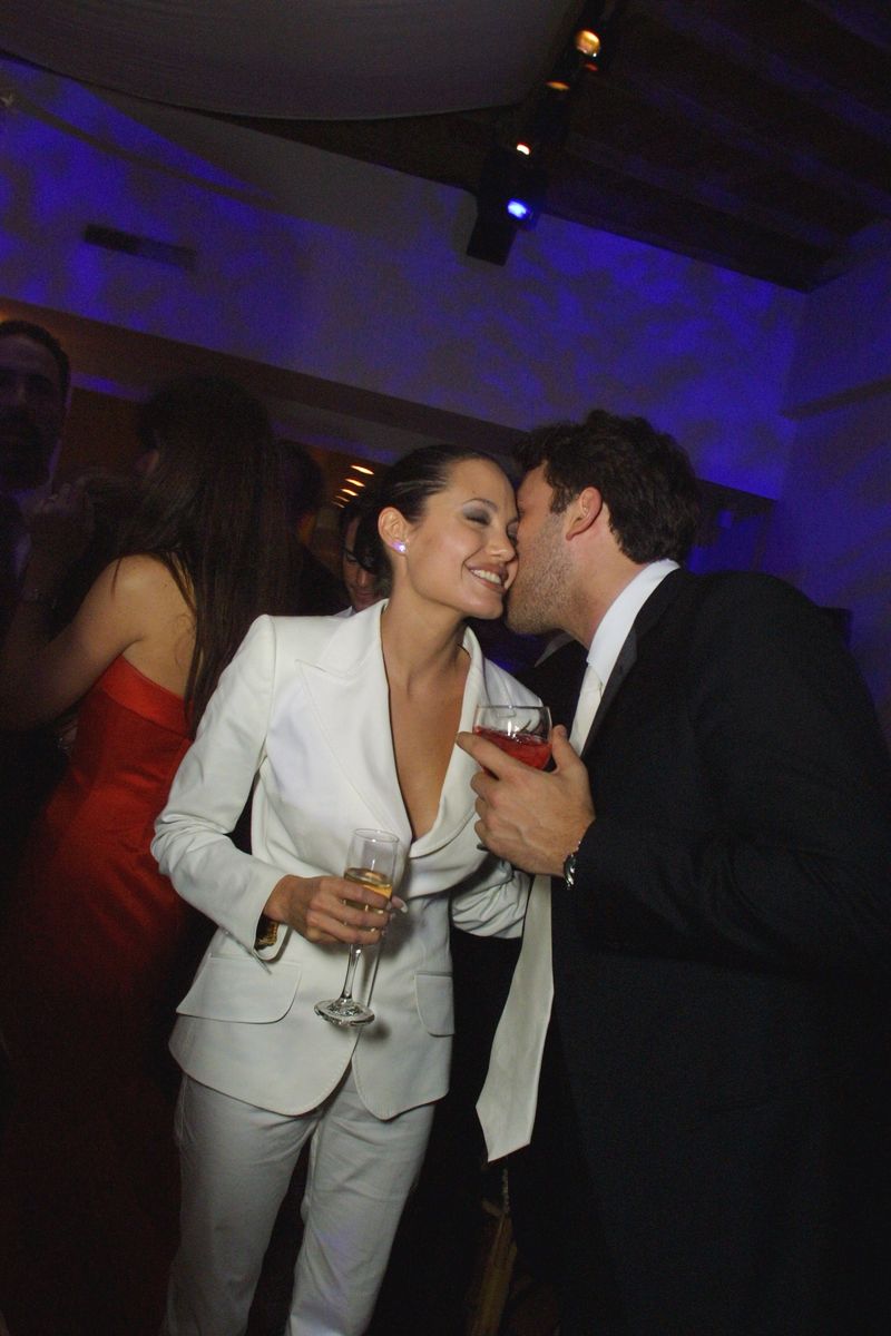 2001 Vanity Fair Oscar PartyBen Affleck and Angelina Jolie