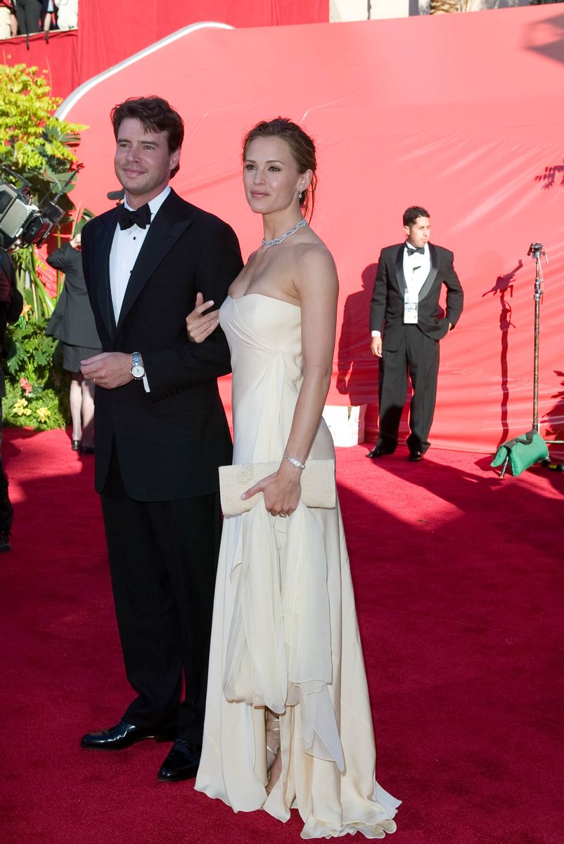 Scott Foley and Jennifer Garner attend the 53rd Annual Emmy Awards