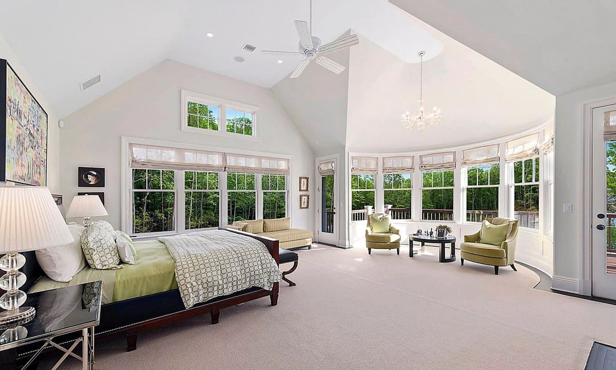 Alex Rodriguez has rented a $ 200,000 a month house in The Hamptons for the summer.