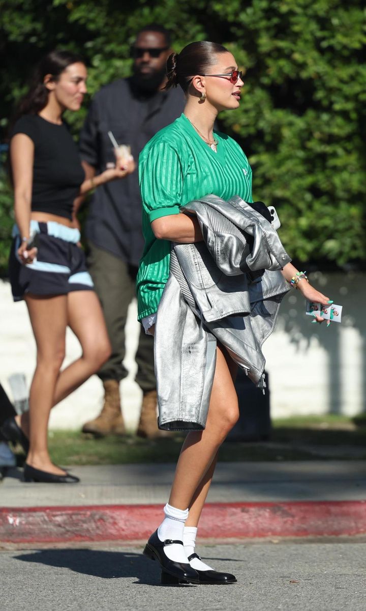 Hailey Bieber steps out with friends days after announcing her pregnancy