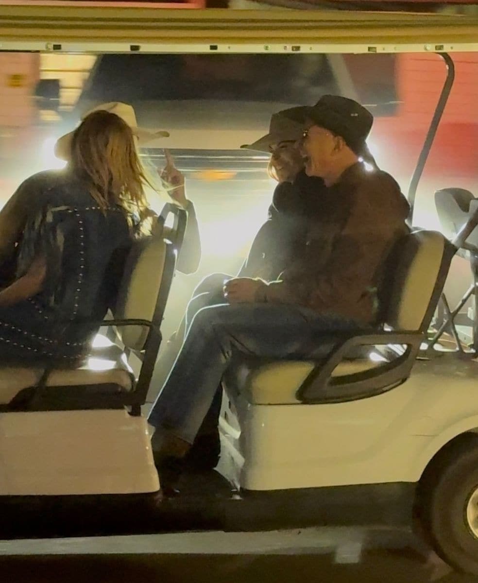 Jeff Bezos and his partner Lauren Sánchez were spotted enjoying themselves at the Stagecoach festival in Indio, California. 