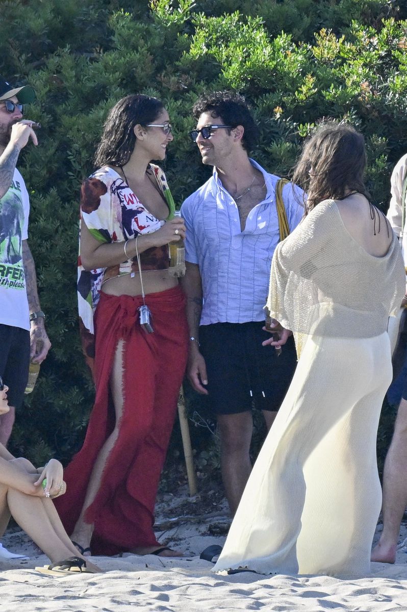 The pair appeared comfortable and affectionate throughout the outing