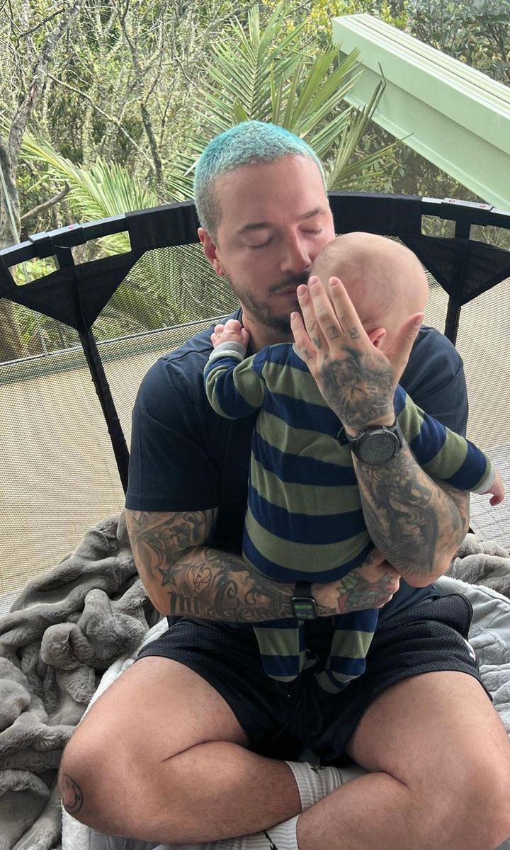 J Balvin y su hijo Rio