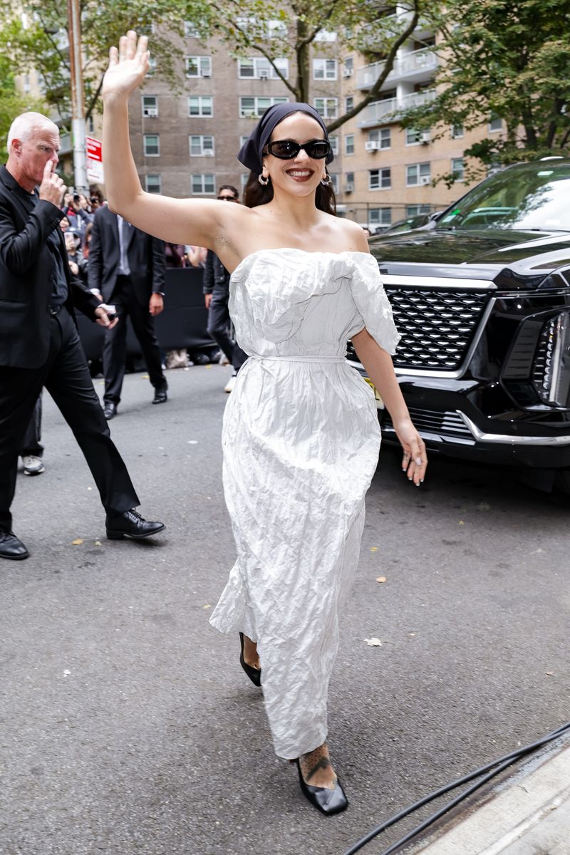 Online comparisons between Karol G and Rosalía have appeared periodically in the past.