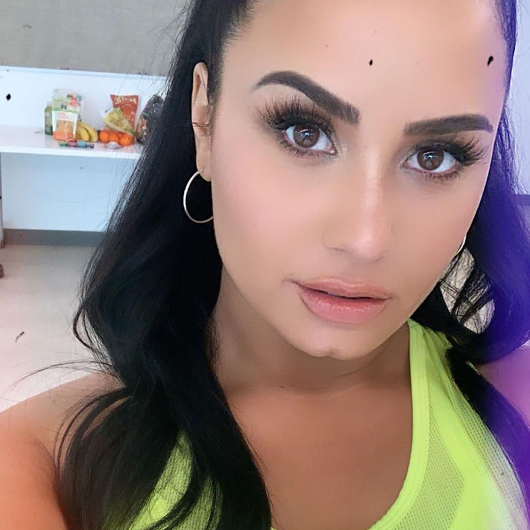 Demi Lovato, self isolation