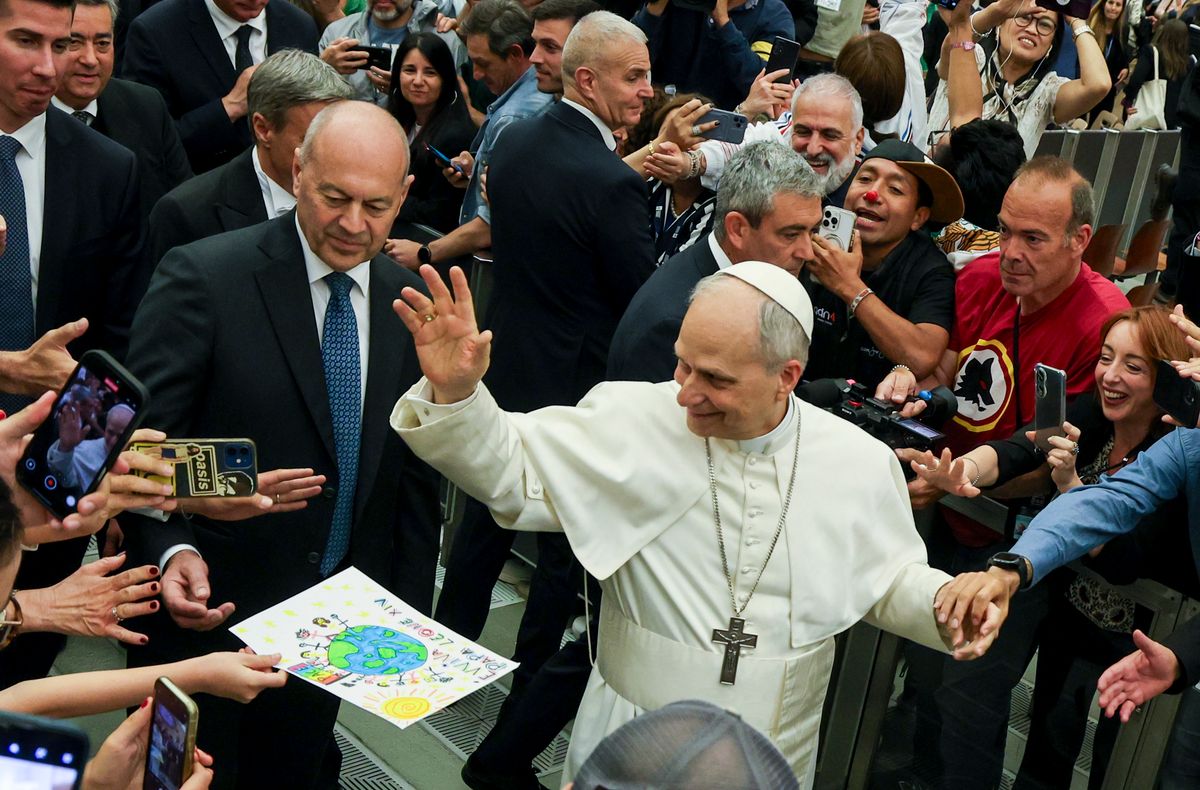 Pope Leo meeting journalists on May 2025