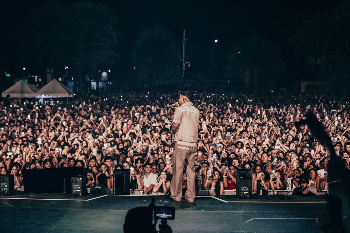 Rauw Alejandro wraps up 2025 with a free concert in the Dominican Republic
