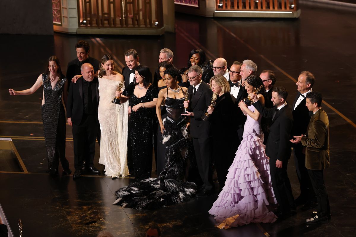 Alana Haim, Benicio del Toro, José Antonio García, Florencia Martin, Leonardo DiCaprio, Cassandra Kulukundis, Regina Hall, Teyana Taylor, Paul Thomas Anderson, Shayna McHale AKA Junglepussy, Sara Murphy, Michael Bauman, Anthony Carlino, Will Weiske, Chase Infiniti, Andy Jurgensen, Christopher Scarabosio, and Tony Villaflor accept the Best Picture award for "One Battle After Another"
