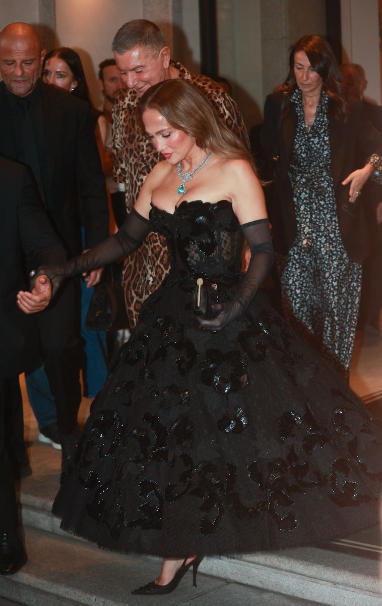 The star's voluminous black gown featured a romantic lace bodice, a full skirt and dimensional floral embellishments.