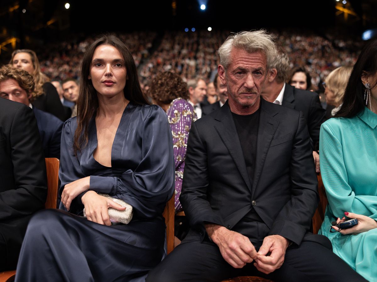 Valeria Nicov and Sean Penn appeared distant at the 17th Film Festival Lumiere in France