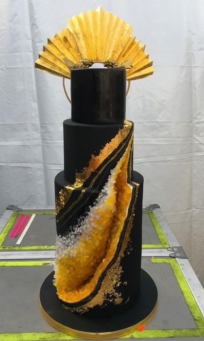 Queen Bey's cake was inspired by bees and her popular performance at the 2017 Grammy Awards.
Photo: Instagram/@cakelifebakeshop