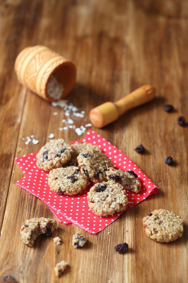 Chewy Oatmeal Raisin Cookies