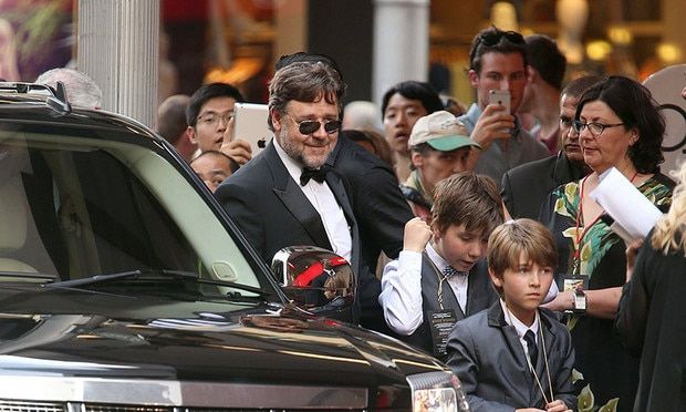 russell-crowe-sons--a.jpg
