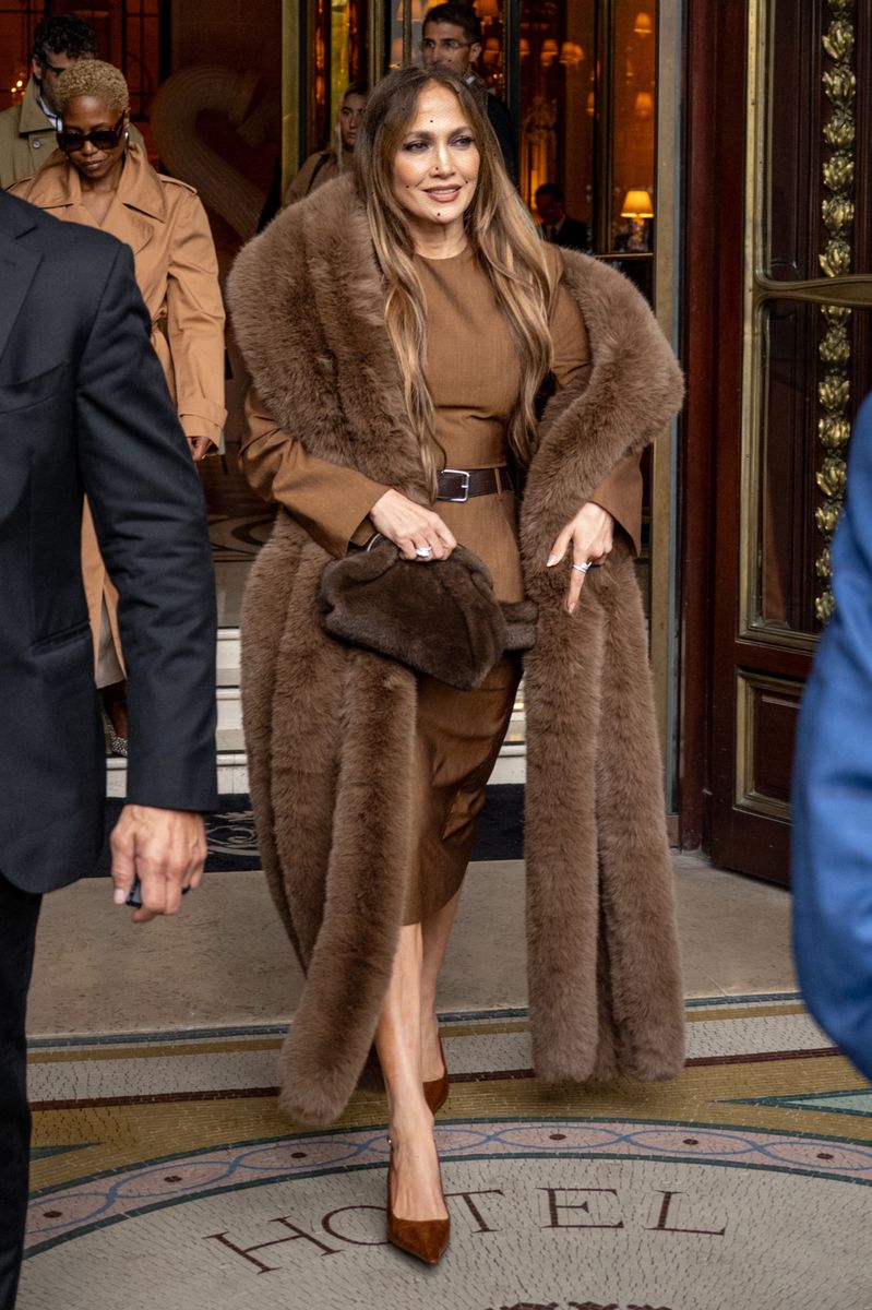 She attended Stella McCartney's Spring/Summer 2027 presentation in a head-to-toe brown look centered around a sleek midi dress. 