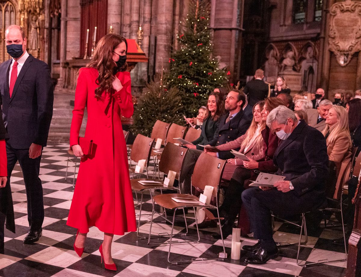 LONDON, ENGLAND - DECEMBER 08:  Catherine, Duchess of Cambridge seen talking with Philippa Matthews, James Middleton, guest and Carole and Michael Middleton as they attend the "Together at Christmas" community carol service on December 8, 2021 in London, England. Hosted and spearheaded by The Duchess, and supported by The Royal Foundation, the event paid tribute to the incredible work of individuals and organisations across the UK who have supported their communities through the COVID-19 pandemic.  (Photo by Heathcliff O'Malley - WPA Pool/Getty Images)
