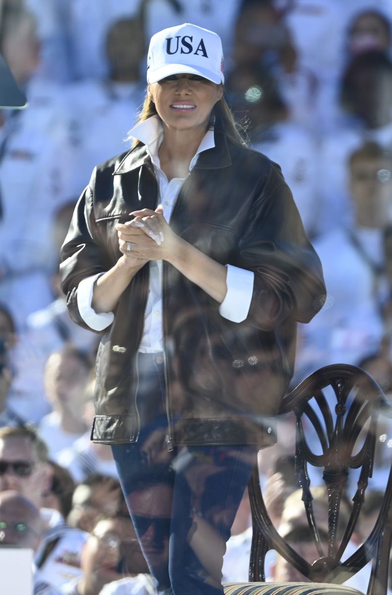 Melania also accessorized with a bold white baseball cap with “USA” stitched prominently across the front. 