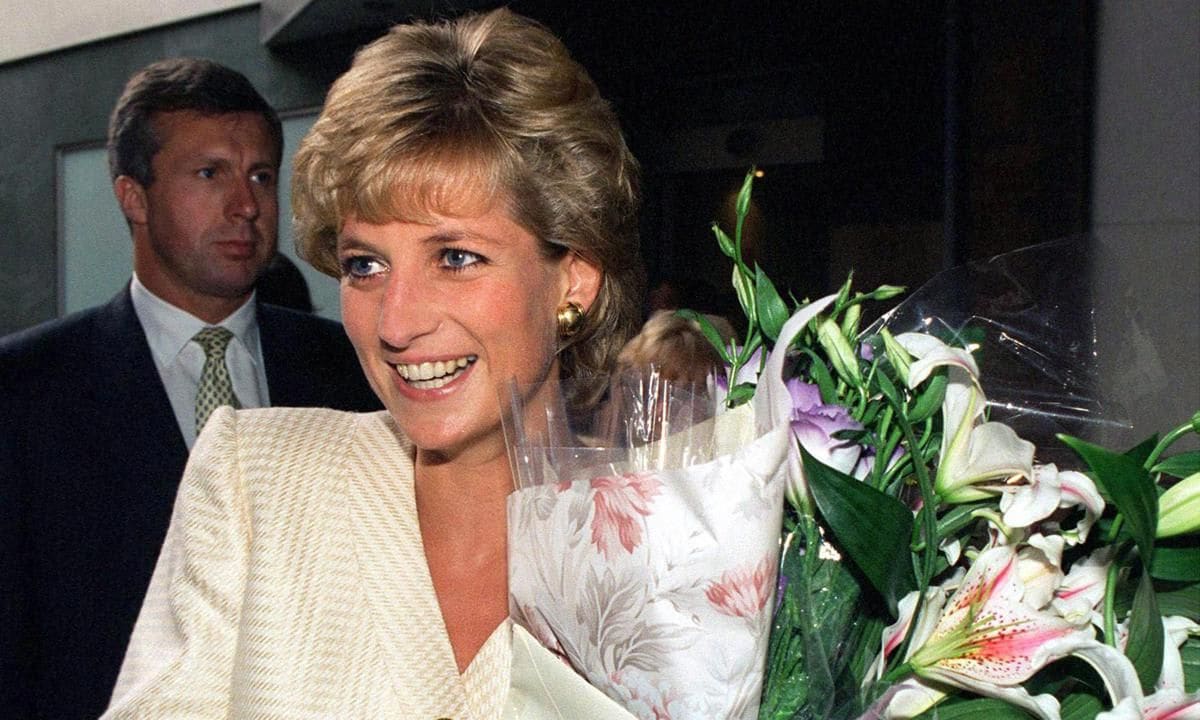 THE PRINCESS OF WALES LEAVING THE MORTIMER MARKET CENTRE IN
