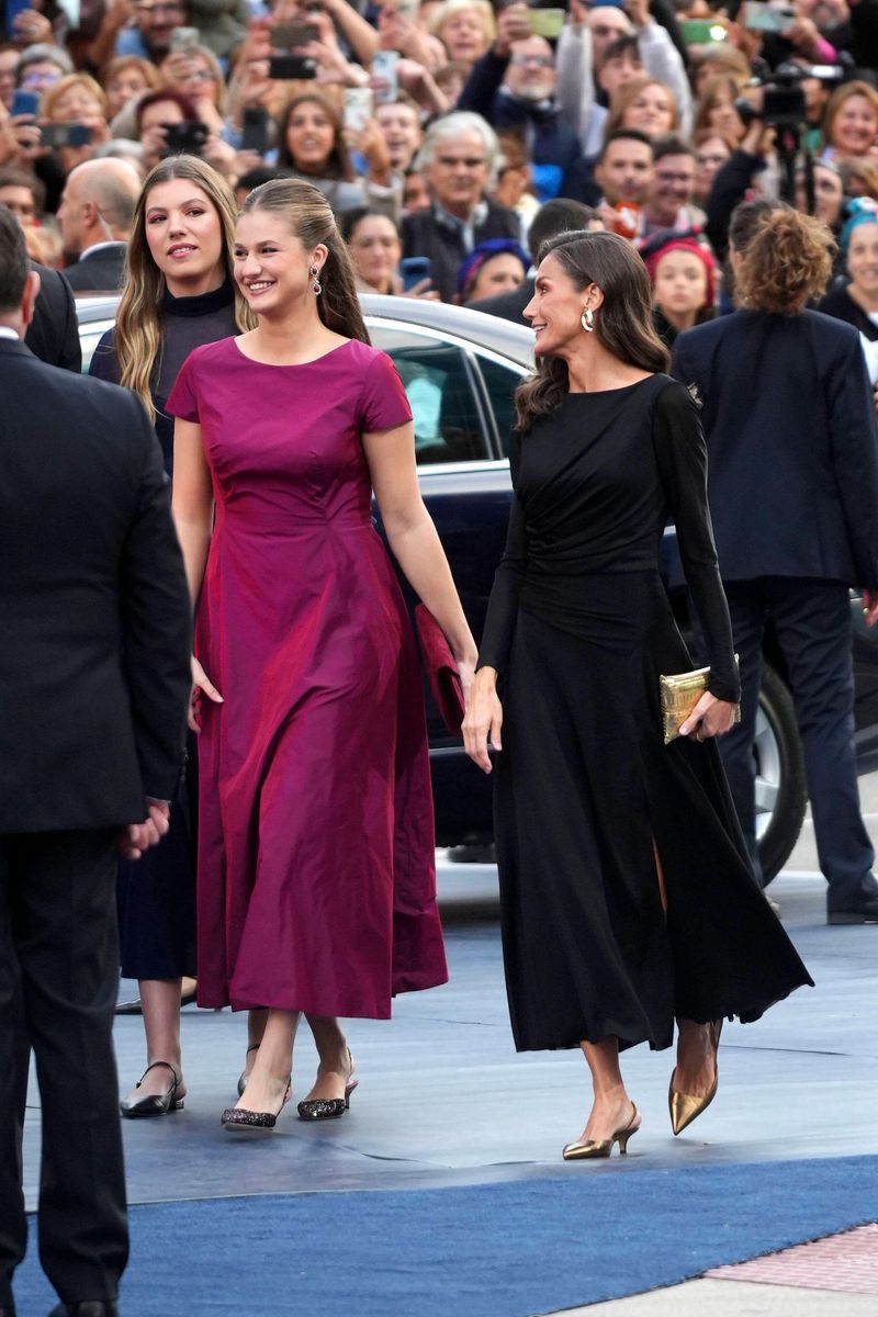 Princess Leonor wore a striking magenta dress and her grandmother Queen Sofía's historic ruby and diamond earrings at the 2026 Princess of Asturias Awards in Oviedo.