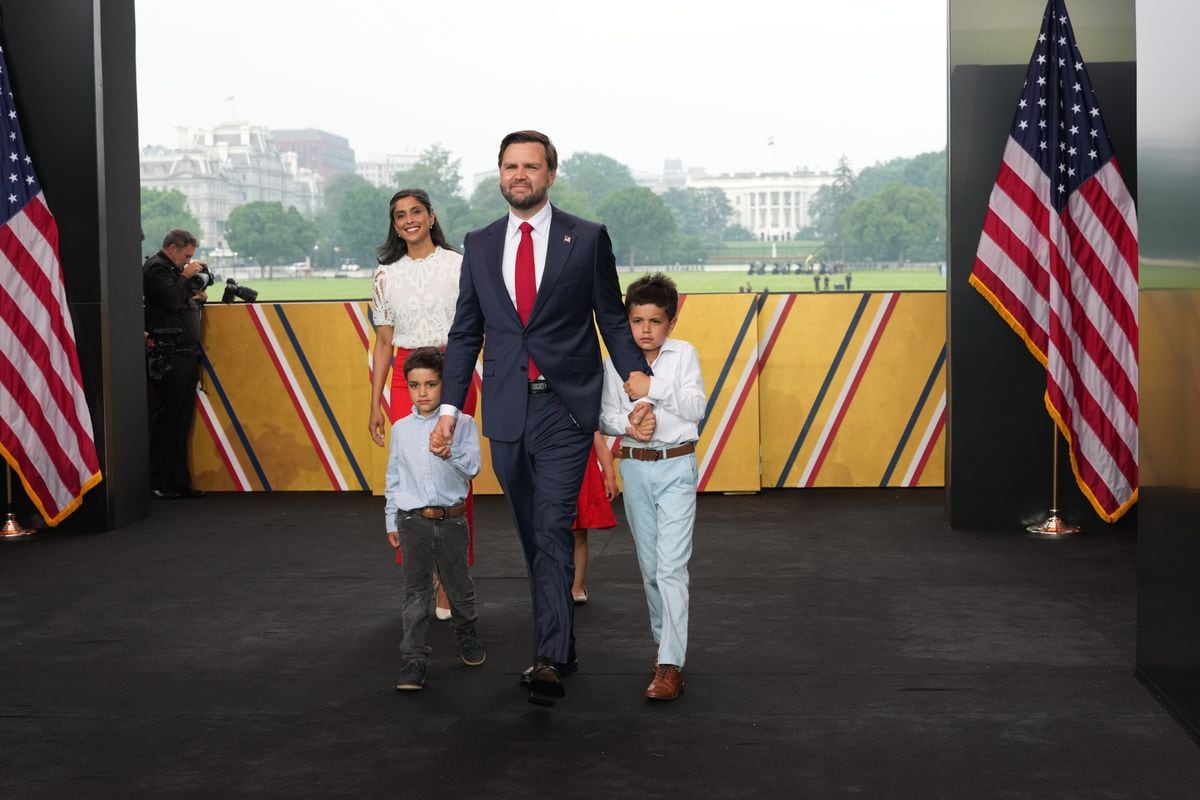 WASHINGTON, DC - JUNE 14: Vice President JD Vance and Usha Vance and their children walk across the stage during the celebration of the Army's 250th birthday on the National Mall on June 14, 2025 in Washington, DC. The U.S. Army is marking its 250th anniversary with a military parade along Constitution Avenue that includes roughly 6,600 troops, 150 vehicles, and over 50 aircraft.  The parade, which coincides with President Donald Trump's 79th birthday, is designed to tell the history of the Army. (Photo by Doug Mills - Pool/Getty Images)