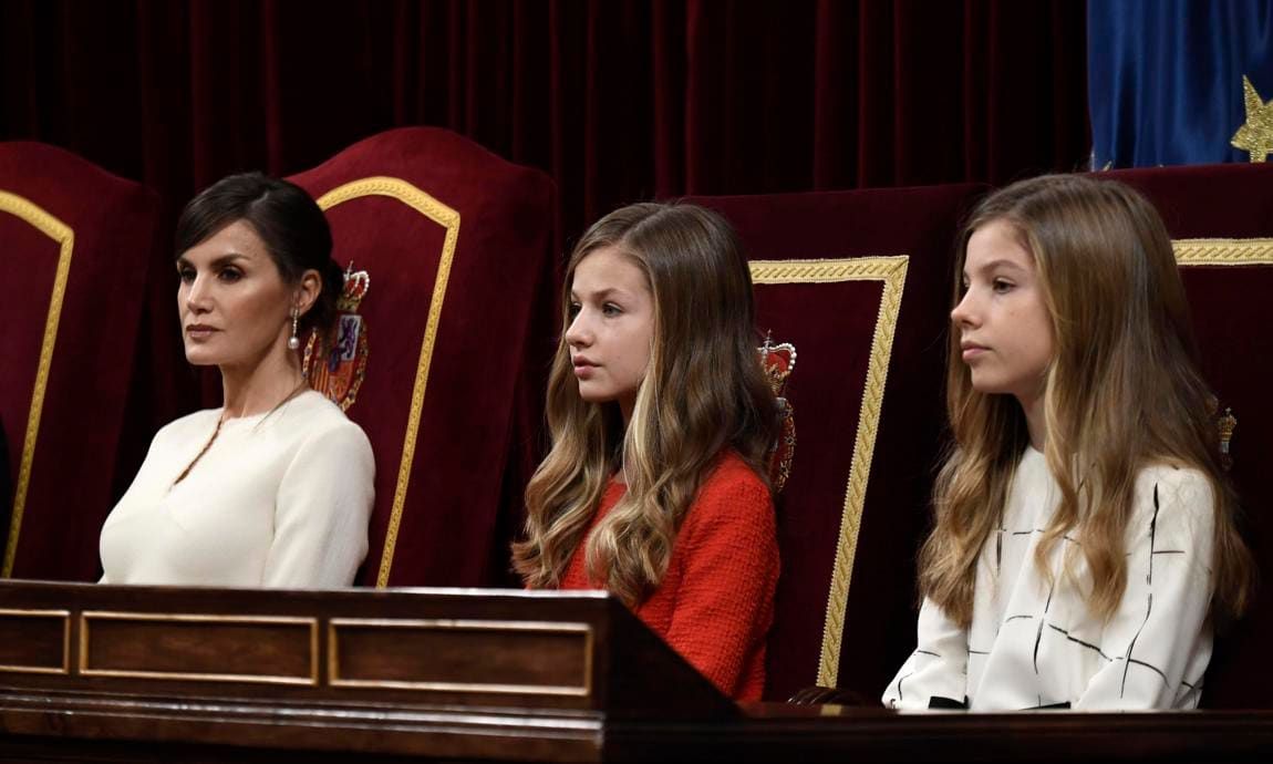 Letizia and her girls made a fashionable trio at the solemn opening of the 14th legislature at the Spanish Parliament.