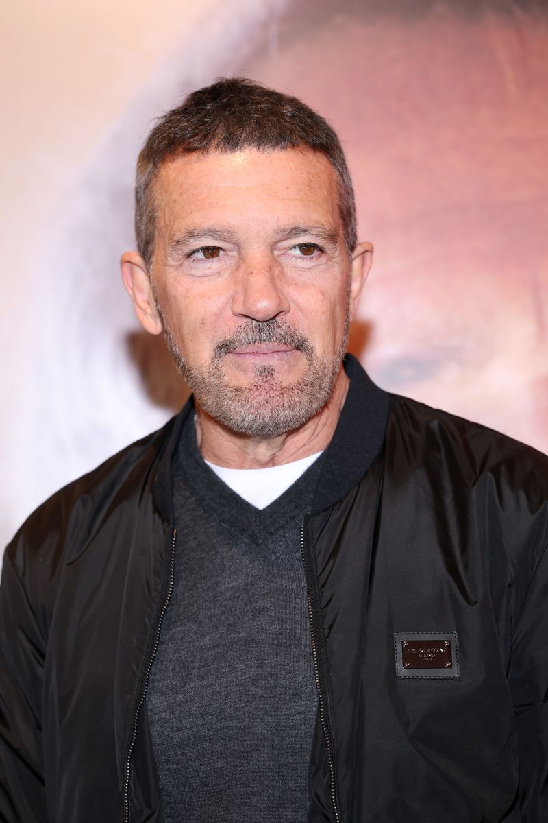 The Spanish actor released a statement clarifying the status of the theater he oversees and refuting rumors that have been spreading lately.