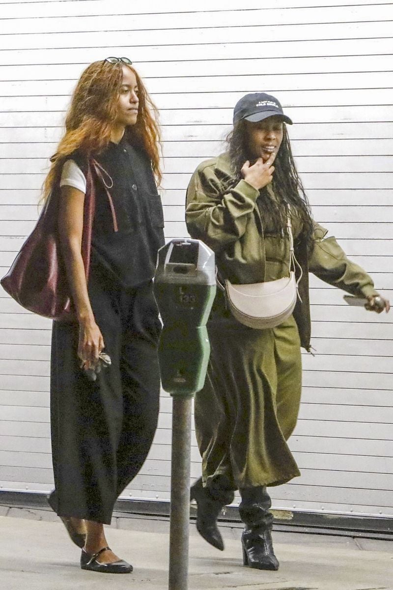 Malia Obama and a friend hanging out in Los Feliz