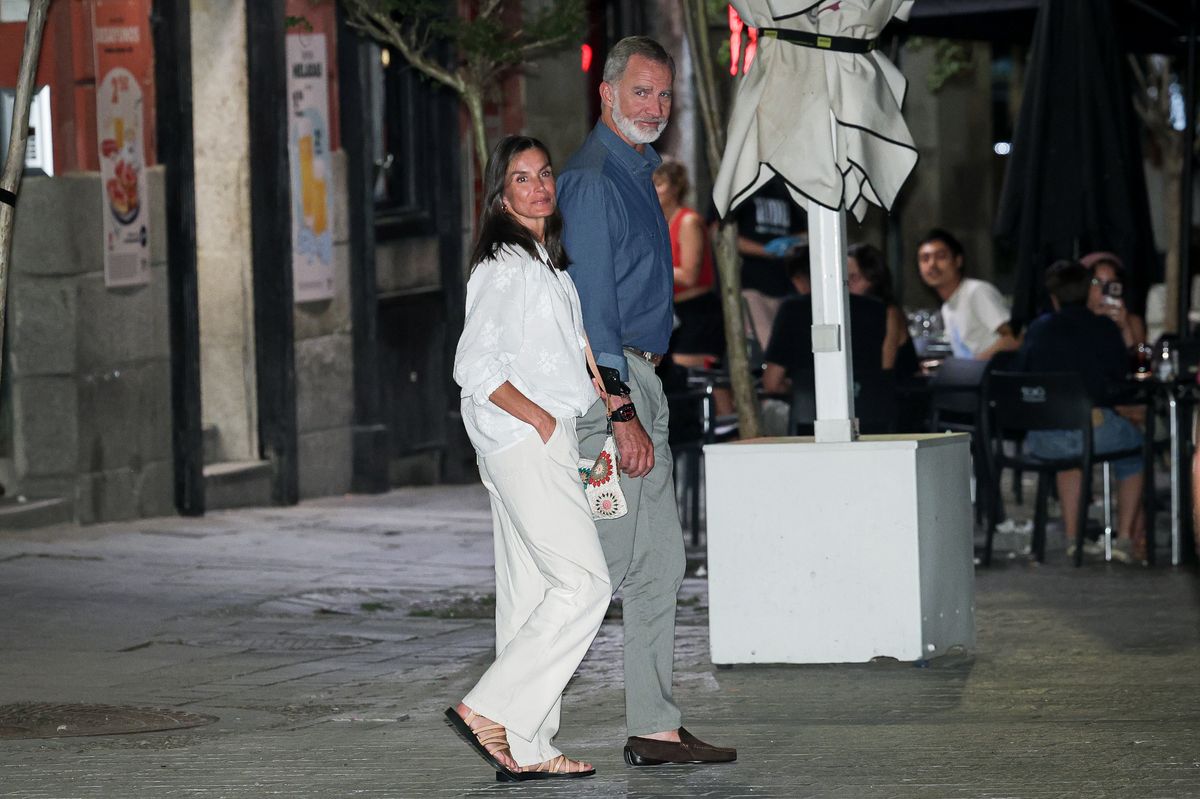 MADRID, SPAIN - AUGUST 22: Queen Letizia of Spain and King Felipe VI of Spain are seen leaving an intimate dinner at La Lonja del Mar restaurant on August 22, 2024 in Madrid, Spain. (Photo by Paolo Blocco/Getty Images)