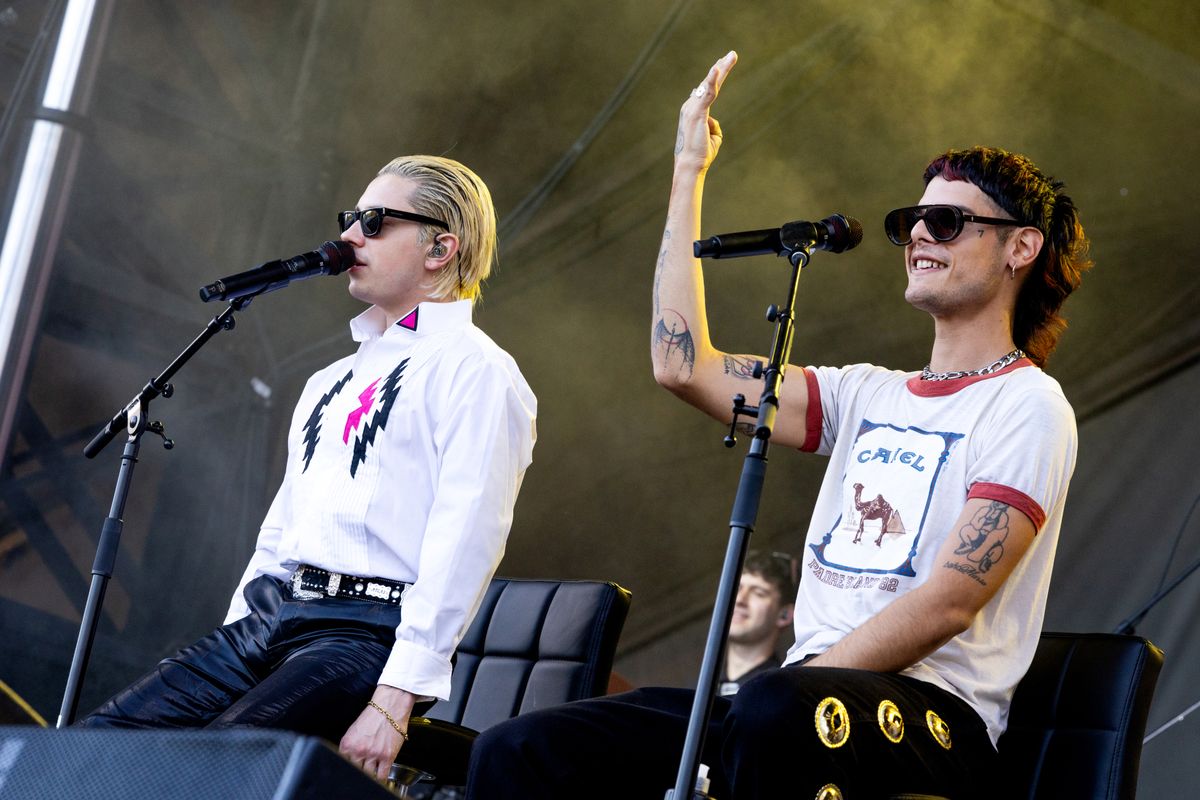 Ca7riel & Paco Amoroso detained by the FBI after filming themselves dancing and singing in the aisle of a commercial flight