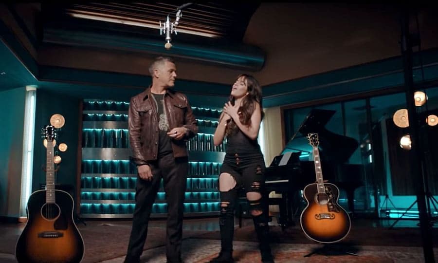 Alejandro Sanz, Camila Cabello sing