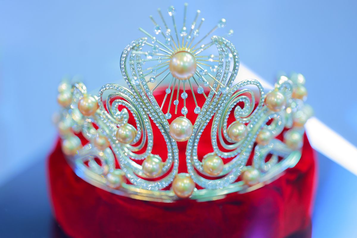 'The Light of Infinity' crown.