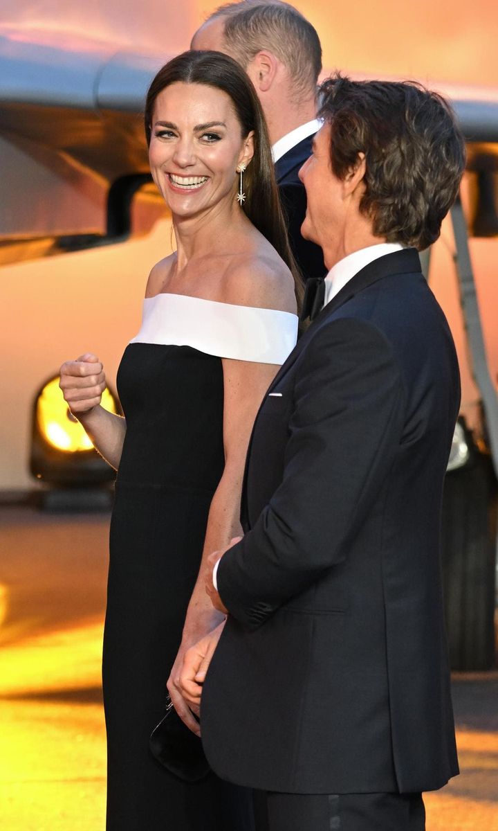  Tom’s appearance with the Cambridges came a few days after he appeared in a <a href='https://www.hola.com/us/royals/20220515332712/tom cruise appears queen elizabeth platinum jubilee celebration/'  target='_self' >Platinum Jubilee Celebration</a> for Queen Elizabeth at Windsor. 
