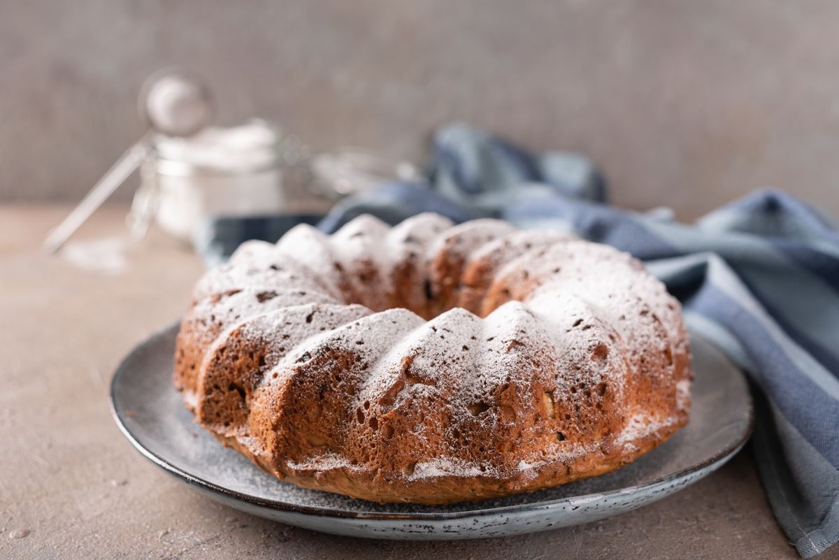 Pumpkin Spice Yellow Cake Mix Bundt Cake