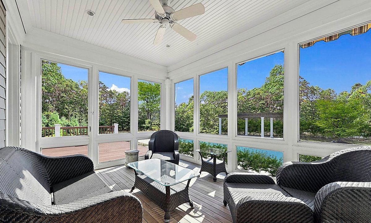 Alex Rodriguez has rented a $ 200,000 a month house in The Hamptons for the summer.