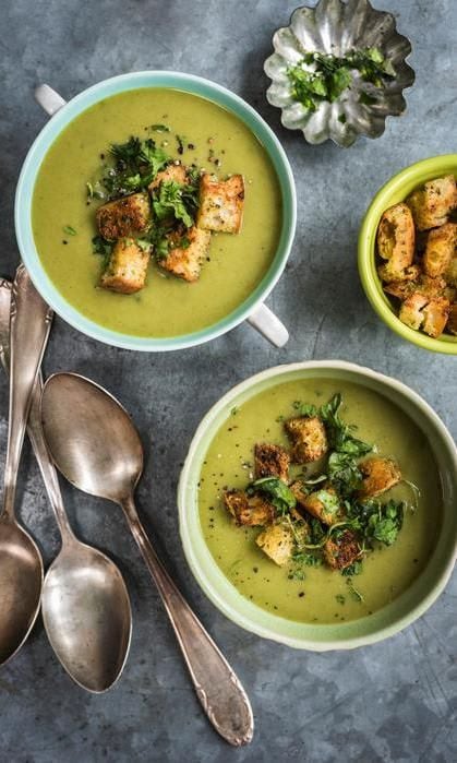 Vegan spinach, leek, courgette & coconut milk soup with spicy croutons