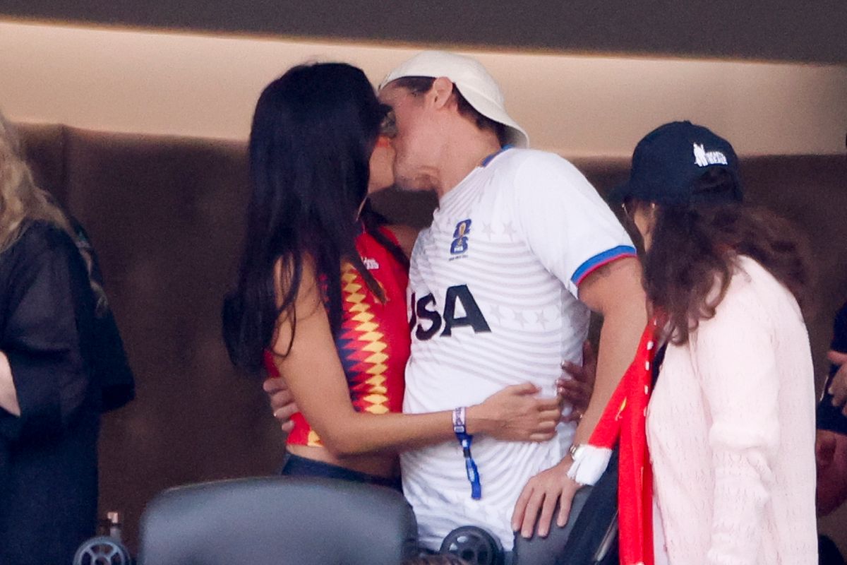 The couple shared a passionate kiss mid-match