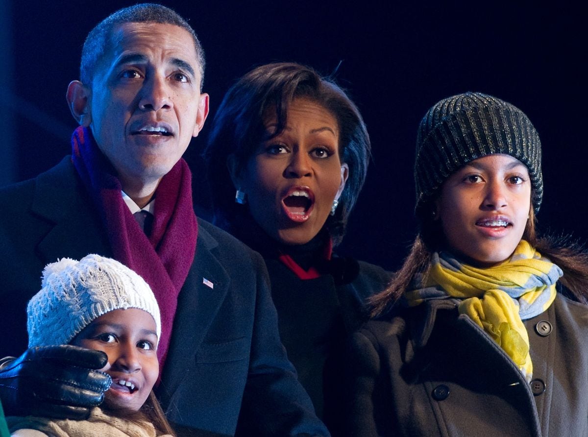 President Barack Obama, joined by his family including First Lady Michelle Obama, and daughters Sasha and Malia in Washington, DC, December 9, 2010. 