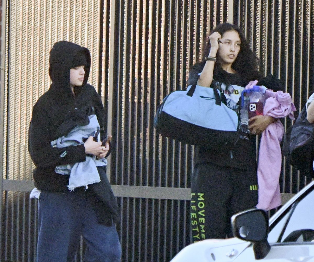 Shiloh Jolie Pitt Nails Her Casual Style For Dance Class With A Friend Shiloh Jolie Pitt Nails Her Casual Style For Dance Class With A Friend