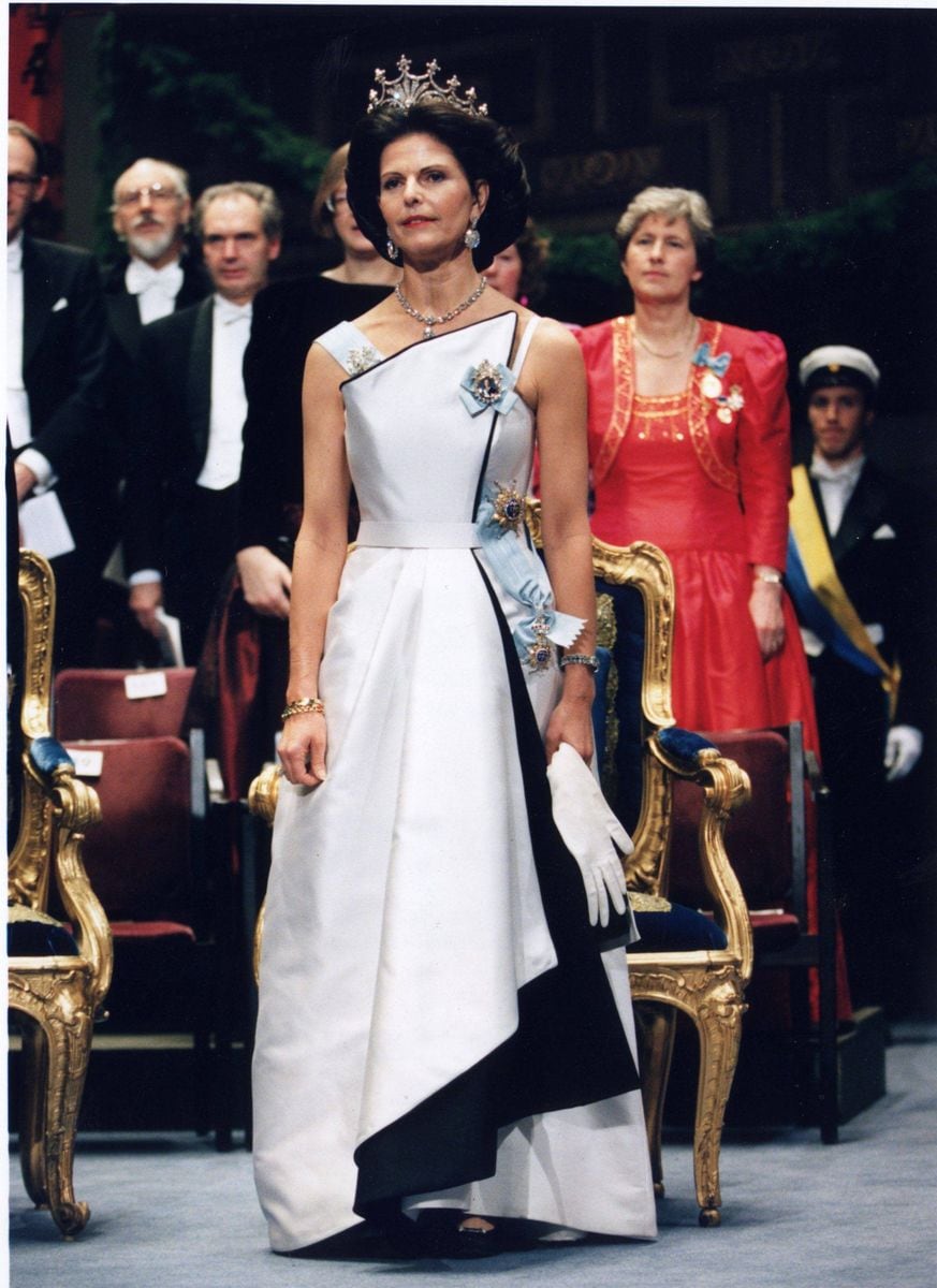 The look instantly transported us back to 31 years ago, when Queen Silvia wore the exact same gown to the Nobel banquet in 1994.