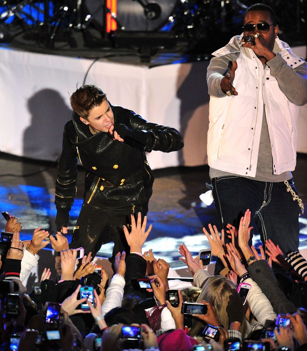 NEW YORK, NY - NOVEMBER 23:  Justin Bieber and  and Busta Rhymes pre-tape their performance for NBC's Christmas tree lighting at Rockefeller Center November 23, 2011 in New York City.  (Photo by James Devaney/WireImage) 