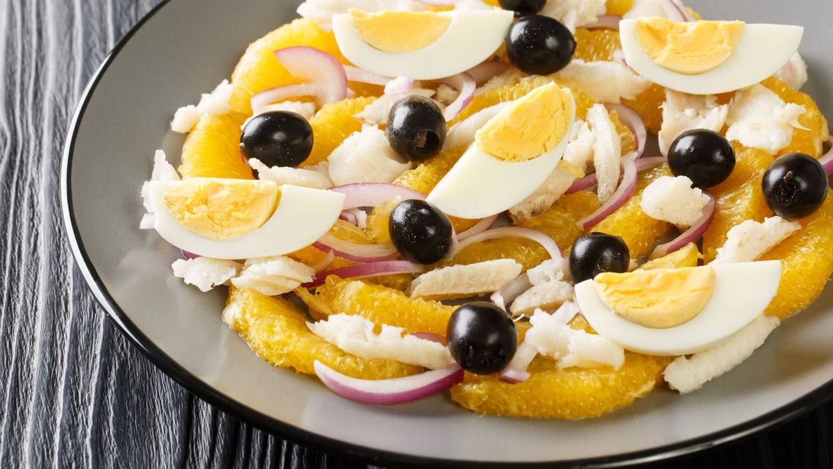 Easy Mediterranean Salad: Perfect for summer and hot weather