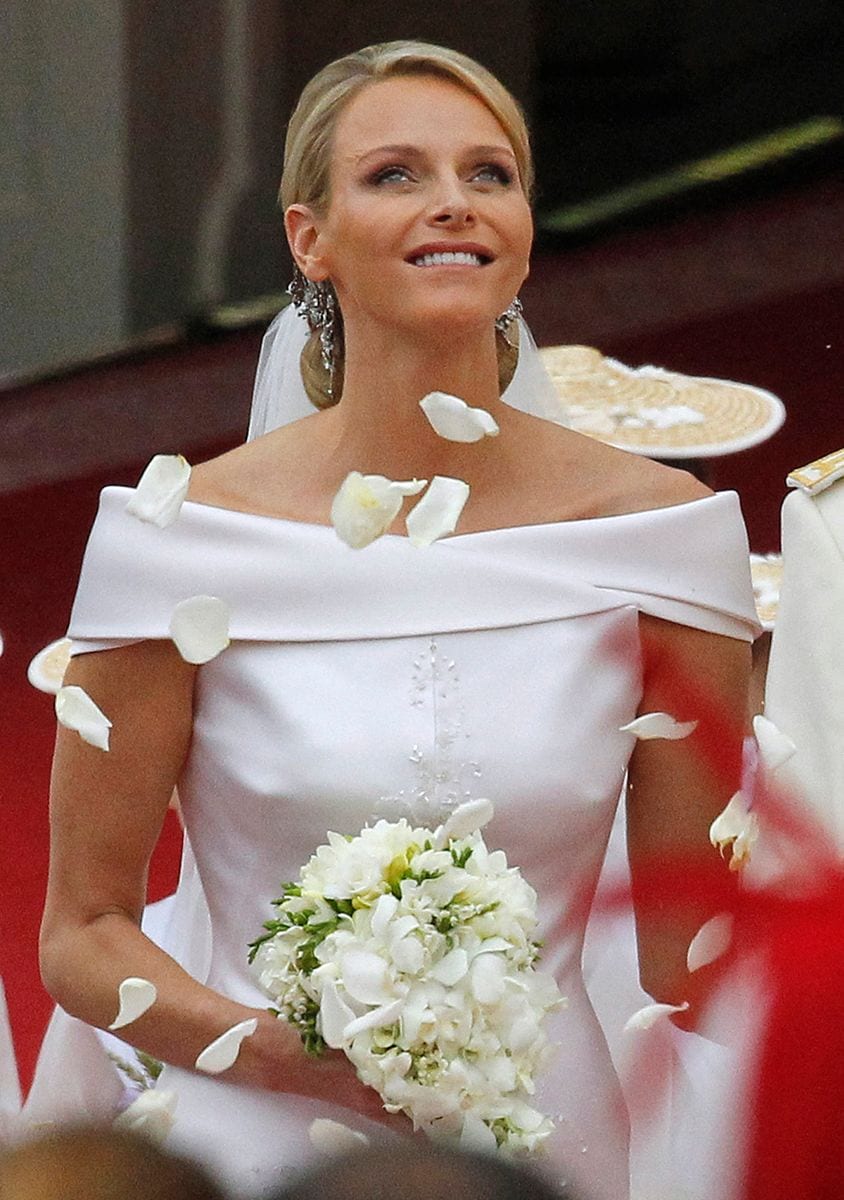 Made of off-white duchess silk with a subtle sheen, it was adorned with floral embroidery created with nearly 40,000 Swarovski crystals.