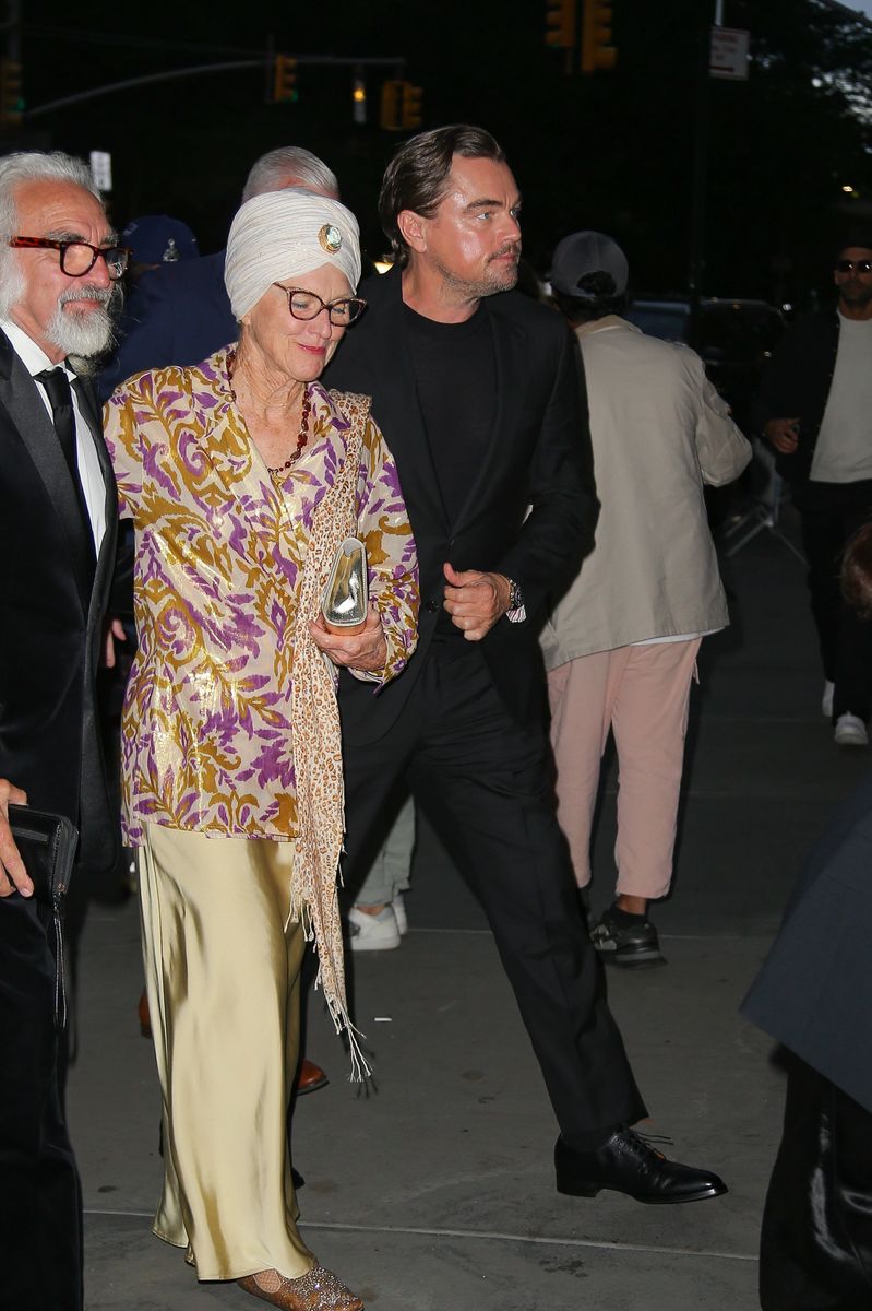 Photo 2026 Backgrid/The Grosby Group
EXCLUSIVE
New York City, New York, September 22, 2026
Leonardo DiCaprio arrived with his parents at Villa Albertine in New York City for a ceremony where French President Emmanuel Macron presented Robert De Niro and Martin Scorsese with the Légion d'honneur in recognition of their contributions to cinema.***Leonardo DiCaprio llegó junto a sus padres a la Villa Albertine en la ciudad de Nueva York para asistir a una ceremonia en la que el presidente francés Emmanuel Macron otorgó la Legión de Honor a Robert De Niro y Martin Scorsese en reconocimiento a sus contribuciones al cine.
Byline: Ulices Ramales / BACKGRID /ULRA, SINY, REES / GROSBY GROUP