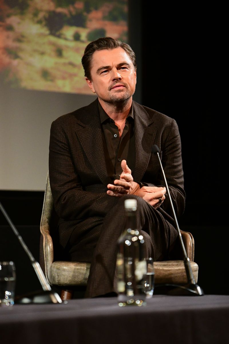 Leonardo DiCaprio caught in an awkward Jeff Bezos joke at the Critics ...
