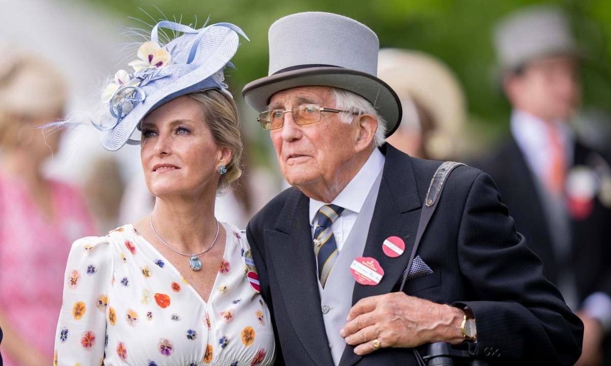 The father-daughter duo shared a sweet moment at the racecourse on June 22.