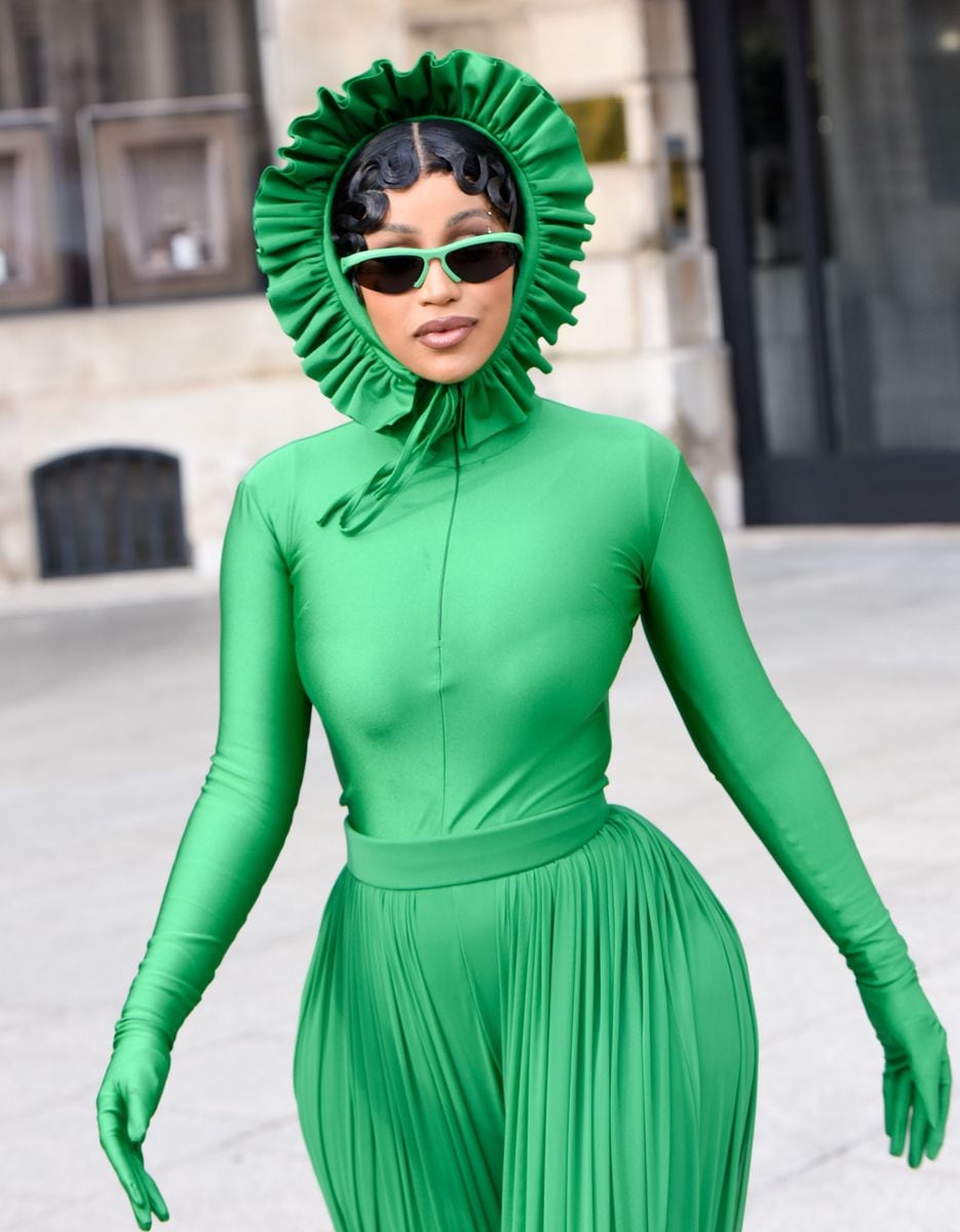 Retro Green Ruffled Hood & Waves